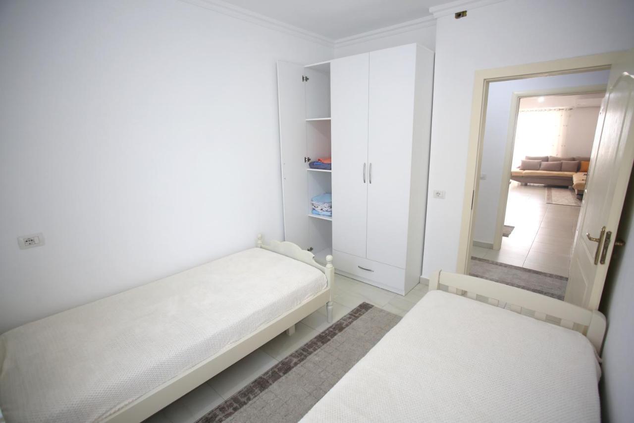 Adriatik Apartment Durres Bagian luar foto